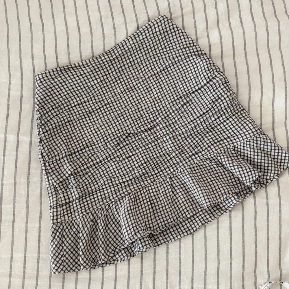 Abercrombie and fitch runched black & white mini skirt